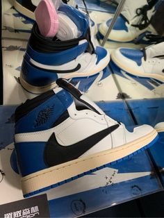 Air Jordan 1 High OG SP "Travis Scott x Fragment" High Top Jordans, Jordan 11 Women, Minion Sneakers, Vapour Max Nike, Vans Sneakers (men), Nike Sacai, Low Air Jordan 1, Womens Air Jordans, Jordan 1 High Og