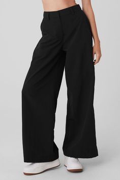 Think of these pants as a cross between cargos and trousers: The fabric is swishy and voluminous (a nod to the ’90s) but the finishes are utterly classic (peep the pockets, belt loops and tailored front). Fitwise, they have an extra high rise, wide legs and a stretchy-back elastic waist for a perfect fit every time. Complete your it-girl look with a crop top and cute loafers. Vietnam Outfits, Cute Loafers, Smart Pants, High Waisted Flare Pants, Pants With Elastic Waist, Street Smart, Smart Trousers, Clothes Aesthetic, High Waisted Flares