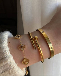 Discover the allure of the Cartier Nail Bracelet paired with a stunning Four Leaf Clover design. A perfect match of luxury and charm. Cartier Nail Bracelet, Bracelets Cartier, Xoxo Jewelry, Gold Bracelets Stacked, Nail Bracelet, Expensive Jewelry Luxury, Bracelets Design, Wrist Jewelry, Luxe Jewelry