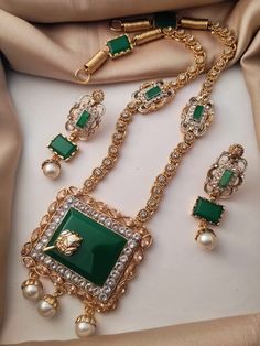 Please DM to check availability before ordering Heavy Indian Jewellery, Old Gold Jewelry Indian, Holud Jewellery, Fashion Jewelry Necklaces Gold, Indian Wedding Jewelry Sets, Pakistani Bridal Jewelry, Gold Bangle Set, Pearl Jewelry Design, Antique Jewellery Designs