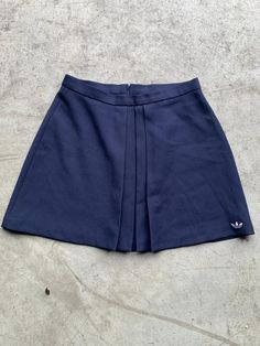 Vintage Adidas Dark Blue Tennis Sports Skirt 42 in great condition without any holes. The shorts are stretchy. Size: 42 (see measurements) Material: polyester Measurements: - Total length: 42cm(16.5") - Waist: 37cm(14.5") NOTE: Due to the age, clothing/items can shrink or it may be that the sizing from that time the item was made in, is not the same as the sizing in modern clothing and current sizes. Make sure you check our measurements first before purchasing, and compare it with your own cloth Adidas Tennis Skirt, Tennis Adidas, Adidas Skirt, Sports Skirt, Vintage Hockey, Adidas Tennis, Adidas Vintage, Modern Clothing, Gym Clothing