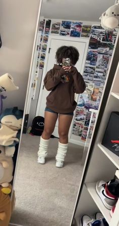 Tomboy Cute Outfits, Fit Inspo For School Outfits Winter, Ugly Outfits Funny, Cute Harajuku Outfits, Outfits For Wide Shoulders, Alternative Fashion Black Women, Outfit Ideas Curvy Body Types, Tomboy Poses, Goth Soft Aesthetic