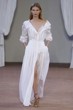 Alberta Ferretti - Runway - Milan Fashion Week - Womenswear Spring/Summer 2024 Spring Ready To Wear, Spring Collection Fashion, Fashion Trend Forecast, Trend Forecasting, Alberta Ferretti, Summer Style Casual, Gigi Hadid, Event Rental