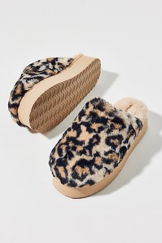 UO platform slippers in soft and fluffy printed fleece. Oh-so-cozy, these warm slippers are the perfect thing to slip on all season long. Features UO printed fleece platform slippers Ultra soft and fuzzy slippers Mule slipper silhouette Comfy platform sole Rubber outsole for indoor/outdoor slipper styling Slip-on slipper style UO exclusive Content + Care Polyester, EVA Spot clean Imported Size + Fit S = 5/6 M = 7/8 L = 9/10 | Urban Outfitters UO Printed Fleece Platform Slipper in Leopard, Women' Mule Silhouette, Cozy Shoes, Leopard Shoes, Fuzzy Slippers, Shoe Wishlist, Platform Slippers, Comfortable Sneakers, Shoe Inspo, Swag Shoes