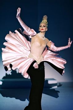 Thierry Mugler's Art of Fashion: Avant-Garde and Iconic | DailyArt Magazine Fashion History Timeline, Camp Fashion, Venus Dresses, Weird Fashion, Diana Ross