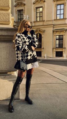 How to Wear the Houndstooth Trend this Fall - Red Soles and Red Wine Over The Knee Combat Boots Outfits, Tea Time Outfit, Stile Casual Chic, London Outfit, Outfit Chic, Winter Mode, Paris Outfits