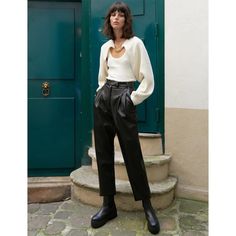 Black Vegan Leather Pleated High Waist Pants . Brand Pixie Market 100% Faux Leather Back Faux Pockets Side Pockets Size Xs Waist 24.5" Hips 34" Jungkook Fashion, Leather Pants Outfit, Camila Morrone, Pants Outfit Casual, Black Leather Pants, Leather Pant, Leather Trousers, Gold Choker, Solid Clothes