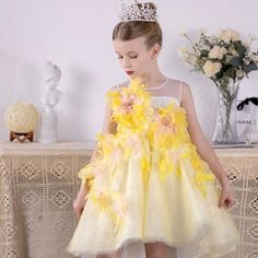 Enhance your little one's special occasions with our DreamyVow Luxury Arabic Flower Girl Dress. This asymmetrical gown features delicate yellow feathers for a touch of elegance and luxury. Perfect for birthdays, weddings, and more. Make your child feel like royalty with J133. Yellow Princess Dress For Spring Dress-up, Yellow Princess Dress For Pageant, Elegant Yellow Princess Dress For Pageant, Spring Pageant Princess Dress In Organza, Elegant Yellow Tulle Princess Dress, Yellow Sleeveless Pageant Dress, Yellow Princess Dress For Summer, Elegant Yellow Tutu Dress For Wedding, Yellow Summer Princess Dress