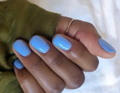 Basic Nail Color Ideas, Gel Polish Manicure Short Nails, Baby Blue Short Nails, Spring Nails Black Women, Short Manicured Nails, Short Painted Nails, Blue Short Nails, Daisy Nail Designs, Daisy Nail Design