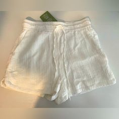 White Short Brand New Size S Shorts Europe Outfit, H&m Relaxed Fit Bottoms For Summer, H&m Relaxed Fit Shorts For Spring, H&m Relaxed Fit Spring Shorts, H&m High-waisted Shorts For Summer, H&m Casual High-waisted Shorts, H&m Relaxed Fit Cotton Shorts, H&m Shorts For Spring Day Out, H&m Shorts For Summer