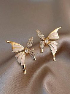 Experience lavender elegance with Retro Stage's Butterfly Rhinestone Tassel Earring. Add a touch of glamour to your look with this exquisite accessory. Butterfly Stud Earrings, Simple Stud Earrings, Butterfly Earrings Stud, Birthday Jewelry Gift, Accessories Jewelry Earrings, Hypoallergenic Earrings, Butterfly Earrings, Gold Plated Earrings, Gold Fashion