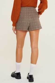 The plaid skort brings together the best of both worlds by blending the style of a skirt with the comfort and practicality of shorts. Its plaid pattern adds a touch of classic charm, making it a versatile piece for various outings. Whether you're looking for a chic yet functional choice for casual days or a stylish option for a more put-together look, the plaid skort has you covered. Style: Casual Print / Pattern: Plaid Silhouette: Skort Fit: Regular Embellishment: Side Pockets Neck Line: n/a Sl Plaid Skort, Plaid Trousers, Cocoa Brown, Grey Plaid, Best Of Both Worlds, Charm Making, Brown Plaid, A Skirt, Plaid Shorts