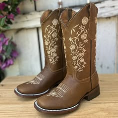 SB-Coqueta - Bota Vaquera para Mujer con Bordado - Botas Vaqueras Bordadas - Botas Vaqueras para Mujer Mexican Boots For Women, Boots For Women Cowboy, Surprise Dance Outfits, Mexican Boots, Western Boots For Women, Boot Scootin Boogie, Boot For Women, Womens Cowgirl Boots, Looks Country