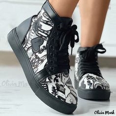 Olivia Mark - Stylish Black Round Sneakers with Artistic Graffiti Accents