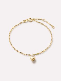 Add a charm to your everyday stack with this gold charm bracelet crafted in a shiny solid gold. Made to last a lifetime, this bracelet is perfectly bold. Gold Heart Bracelet, Gold Charm Bracelet, Jewelry Lookbook, Gold Bracelet Chain, Bracelet Crafts, Online Jewelry Store, Bracelet Gold, Gold Heart, Heart Bracelet