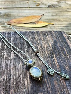 Mother's Day Gift Ideas/moonstone Crystal - Etsy Moonstone Crystal Necklace, Crystal Macrame, Macrame Choker, Wax Cord Bracelet, Hippy Gifts, Cord Jewelry, Boho Choker, Thread Jewellery, Moonstone Crystal