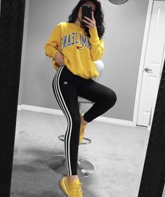 Street Style 2018, Instagram Baddie, Yellow Sneakers, Foto Tips, Tumblr Outfits, Legging Outfits, Teenager Outfits, Casual Chic Outfit, Young Fashion