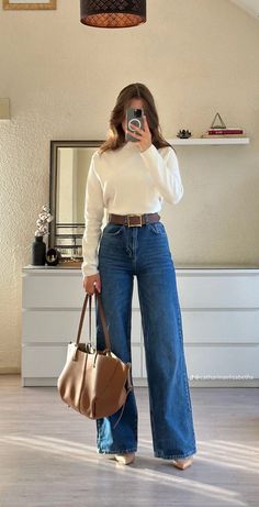 Elegantes Outfit Damen, Wide Leg Jeans Outfit, Chique Outfits, Work Fits, Casual Day Outfits, Stylish Work Outfits, Fall 24, Fall Fits, Autumn Outfits