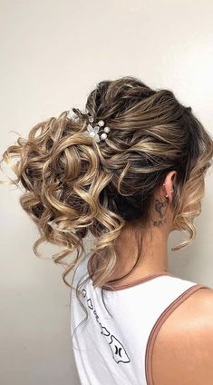 updo hairstyle, classic wedding hairstyles, messy bun updo, updo wedding hairstyle, bridal updo, bridal hairstyles, wedding day hairstyles Low Updo Wedding Hair Curly, Wispy Wedding Updo, High Bun Updo Wedding Bridesmaid, Bride Messy Updo Hairstyles, Wedding Up Do’s, Wedding Hair Updo Messy, Shenion Hairstyles, Curly Updo Wedding, Party Updo Hairstyles