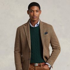 Our Polo Soft sport coat puts a modern spin on classic preppy style with a natural shoulder slightly structured chest and partial lining. This unisex version is crafted with a wool-blend herringbone fabric that was custom-developed for Ralph Lauren. Stile Preppy, Herringbone Jacket, Herringbone Blazer, Herringbone Fabric, Soft Tailoring, Estilo Preppy, Brown Jacket, Mein Style, Polo Ralph Lauren Mens