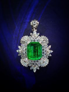 Emerald Diamond Pendant, World Craft, Diamond Tops, Sparkle Design, Diamond Pendent, Emerald Pendant, Authentic Jewelry, India Jewelry, Diamond Brooch