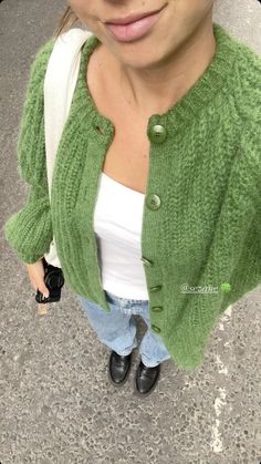 Green Cable Knit Sweater Outfit, Cold Summer Outfit, Green And Purple Outfit, Deadpool And Wolverine, Movie Premiere, Blake Lively, Gigi Hadid