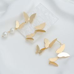 Item details: Material: brass Quantity:4 pieces Size: 22x42mm (1 inch = 25.4mm or 1mm = 0.0393 inch) Color: gold plated Please see other Earring Attachment designs click here: https://www.etsy.com/shop/DIYAccessoriesCrafts?ref=seller-platform-mcnav&section_id=44597569 Double Butterfly, Diy Earring, Butterfly Earrings Stud, Earring Gold, Drop Earring, Diy Earrings, Ear Studs, Gold Earrings Studs, Stud Earring