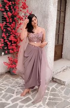 Dress Ideas For Sangeet Function, Lungi Skirt, Indian Party Wear Gowns, Party Wear Gowns, Mehndi Dress, Western Dresses For Women, Crop Pictures