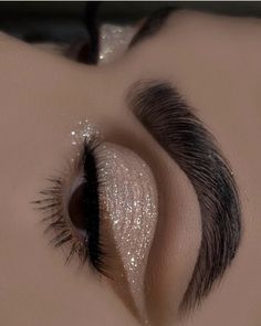 Quinceañera Makeup Ideas, Birthday Makeup Looks, Eye Makeup Images, Glitter Makeup Looks, Sparkly Makeup, Easy Hairstyles For Thick Hair, Prom Eye Makeup, Doll Eye Makeup, Eye Makeup Techniques