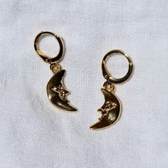 Beautiful and classic mini hoop earrings featuring dainty 8x19mm crescent moon charms attached to 12mm hoops.All components are 24k gold plated and tarnish resistant. Gold Crescent Moon, Mini Hoop Earrings, Moon Charm, Heart Locket, Classic Mini, Custom Necklace, Jewelry Earrings Hoops, Boho Floral, Crescent Moon