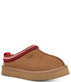 From UGG®, the Kids' Tazz Suede Platform Slippers feature:Suede upper slip onUGG® Tasman braid (100% recycled polyester)10mm UGGplush™ 60% upcycled wool, 40% lyocell vamp lining Textile binding made from 100% recycled polyester fibers10mm UGGplush™ 60% upcycled wool, 40% lyocell insoleEVA midsoleSugarSole™ EVA outsole Approx. 1” platform heightImported. Kids Ugg Slippers, Tazz Slipper, Cute Uggs, Slippers Outfit, Uggs For Cheap, Pretty Sneakers, Ugg Kids, Ugg Tasman Slippers, Pretty Shoes Sneakers