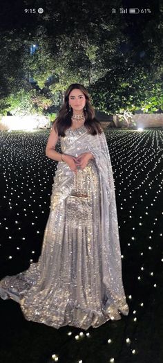 Pakistani Wedding Outfits Sisters, Reception Dress Bride Indian, Sister Wedding Dress, Bride Reception Dresses, Wedding Dresses Indian, Pakistani Formal Dresses, Pakistani Fancy Dresses, Indian Dresses Traditional, Traditional Indian Outfits