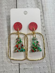 Resin Holiday Earrings, Christmas Resin Jewelry Ideas, Trendy Gold Glitter Earrings, Trendy Glitter Gold Earrings, Festive Gold Glitter Jewelry, Resin Christmas Earrings, Christmas Resin Earrings, Christmas Resin Crafts, Christmas Tree Gold