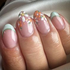 Cute Nail Inspo French Tips, Natural Nail With Design, Yellow Flower Nail Designs, Floral French Tips, Cute Tip Nails, Flower Tip Nails, Acyrilics Nails Ideas, Short Floral Nails, Floral Gel Nails