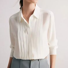 Elegant Mulberry Silk Office Chic White Blouse - Wnkrs Elegante Y Chic, Office Chic, Elegant Office, Office Fashion Women, Chic And Elegant, Chic Office, Modern Office, Women's Wardrobe, Office Lady