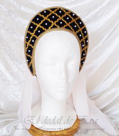 Flat medieval headband. Lined with black velvet, decorated with gold trimmings, small white synthetic pearls and trimmed with gold bias binding. All headbands can be accompanied by a veil. We offer two types of veil in terms of size. The short veil, which has dimensions of  50 x 70 cm. The long veil, whose dimensions are 70 x 120 cm. The two types of veil are made of off-white chiffon, since we consider that it is the color that best matches any dress, but this is up to each individual. This typ Medieval Crown Style Festival Headpiece, Medieval Crown Headpiece For Festival, Medieval Festival Crown Headpieces, Handmade Gold Costume Headpiece, Traditional Gold Structured Crown Headpiece, Traditional Gold Headpiece With Structured Crown, Handmade Gold Headpiece For Costume, Handmade Gold Headpieces For Costume Occasion, Gold Handmade Headpiece For Costume