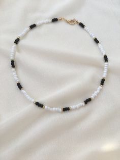 black and white beaded necklace White Bead Necklace Ideas, Beads Necklace Black And White, Black And White Jewelry Diy, Black And White Seed Bead Necklace, Black And White Necklaces Beads, Trendy White Beaded Chain Necklace, Trendy White Beaded Necklace, White Tiny Beads Choker, Trendy White Beaded Chain Jewelry