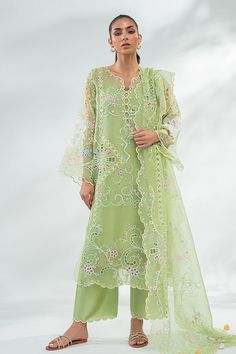 Shal Cutwork Dress, Sania Maskatiya, Flower Machine Embroidery Designs, Organza Shirt, Pakistani Fashion Casual, Boutique Dress Designs, Looking Dapper, Organza Dupatta, Pakistani Dress Design