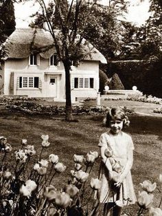 size: 24x18in Photographic Print: Princess Elizabeth, Future Queen Elizabeth II of Great Britain, Windsor, 1930S : Royal Family Wallpaper, Cottage Playhouse, Royal Nursery, Princesa Elizabeth, Royal Lodge, Young Queen Elizabeth, Queen Elisabeth, Wallis Simpson, Edward Viii