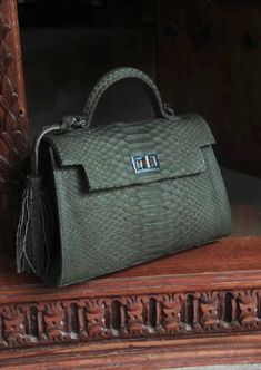 IDA Genuine python skin bag classy elegant bag Size 25/17/11 cm (9.84/6.69/4.33 inches) Colour: green (khaki) Comes with detachable long shoulder strap and tassel (that you can also attcah to your other bags) Handmade in Bali with lots of love Please note, this is a made to order item and it usually takes us about 1-2 weeks to produce and ship it depending on the local Bali holidays and tailors capacity If you have any questions or need any adjustments please feel free to message me NOTE: each g Luxury Snake Print Top Handle Bags, Elegant Leather Bag With Snake Print, Elegant Leather Snake Print Bags, Elegant Snake Print Leather Bags, Elegant Rectangular Bag With Snake Print, Elegant Snake Print Shoulder Bag For Daily Use, Elegant Snake Print Tote Bag, Elegant Rectangular Snake Print Bag, Elegant Snake Print Rectangular Bags