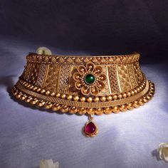 Chokar Design Jewelry In Gold, Gold Choker Necklace Indian Bridal, Gold Design Jewellery, Gold Antique Necklace, Gold Set Design, Indian Gold Necklace Designs, Antique Necklace Gold, Kalyan Jewellers, Unique Gold Jewelry Designs