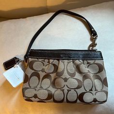 Coach Small Purse New With Tags. Never Used. Couch Purses, Coach Bag Outfit, Coach Eyeglasses, Multi Colored Bag, Designer Eyeglass Frames, Vintage Couch, My Style Bags, Tan Leather Belt, Dream Bags