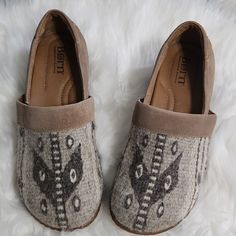 Nwot. Ladies Bailie Tan Birch Tribal Closed Back Clogs In A Sz. 7. Slip On With A 1.5 " Heel. Comfortable Closed Toe Clogs With Woven Sole, Casual Slip-on Clogs With Soft Sole, Comfortable Clogs With Rubber Sole And Round Toe, Casual Clogs With Woven Sole And Round Toe, Comfortable Closed Toe Clogs With Soft Sole, Comfortable Slip-on Clogs In Medium Width, Comfortable Slip-on Clogs Medium Width, Casual Closed Toe Clogs With Soft Sole, Casual Clogs With Almond Toe Medium Width