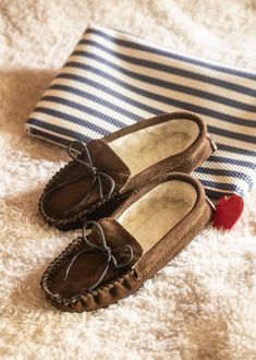 Lovingly hand crafted with the finest materials these are our most popular moccasin slippers. Very similar to our premium moccasins except this style features an over stitch (rather than hand crimped) edge and a tie in vamp that secures around the entire moccasin. The hard wearing PVC (Polyvinyl Chloride) sole is made from a plastic polymer widely used in many things. PVC Soles are mainly done with direct injection process but can also be made as PVC foam boards which are calendared and cut. Durability - Resistance to wear and tear and stability for the extended contraction that others don't offer. Heat retention - PVC soles provide excellent insulation. Shock absorption - support and shock absorbance to take the pressure off of your feet. Mens Moccasin Slippers, Personalized Slippers, Babouche Slippers, Embroidered Slippers, Leather Slippers For Men, Spa Slippers, White Slippers, Shoes Ads, Wedding Slippers