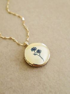 This gold locket necklace can be personalized with a bouquet holding up to 6 flowers. Making this a beautiful and unique way to carry a any number of meaningful flowers.  ITEM DETAILS  * See listing photo for available Gold locket sizes * Engraved flower bouquet details * 14K Gold Filled chain * Photo inserts on both inside areas of the locket (colored paper can be used as a guide for fitting/trimming photo)  HOW TO ORDER  From the drop down menus: * select the locket style and chain length In t Antique Locket Necklace, Unique Locket Necklace, Sentimental Necklace, Meaningful Flowers, Bouquet Locket, Etsy Gift Ideas, Birth Flower Bouquet, Unique Locket, Locket Design