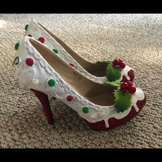 Purchased On Etsy And Never Worn. They’re Hand-Decorated And Amazing! Materials: Paint, Glitter, Faux Holly On Toes, Pearl Beading, Faux Gumdrops. Approx 4.5” Heel & 1/2” Platform. Faux Gumdrops, Cake Shoes, Chocolate Shoes, Glasses Ideas, Candyland Christmas, Pearl Beading, Shoes Unique, Christmas Shoes, Christmas Clothing