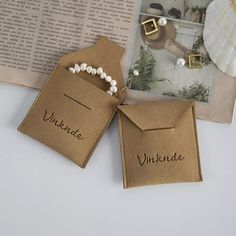 Earrings Gift Packaging, Simple Jewelry Packaging Ideas, Packaging For Jewelry Ideas, Accessories Packing Ideas, Creative Packaging Design Jewelry, How To Package Earrings, Choker Packaging Ideas, Jewelry Paper Packaging, Bead Jewelry Packaging