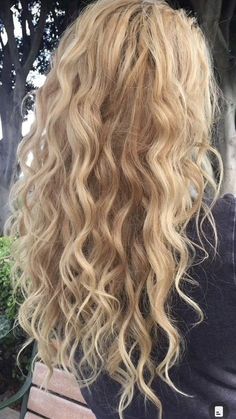 Hairstyles For All Hair Types, Summer Blonde Hair, Blonde Hair Inspiration, Hair Stylies, Hair Inspo Color, Long Curly Hair, Long Curly, All Hair Types, Aesthetic Hair