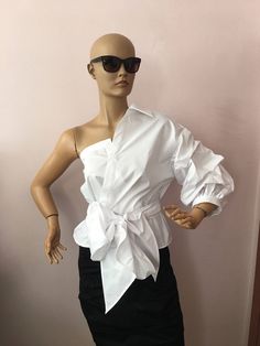 Wrapped top, Black Minimalist/Assymetrical Lagenlook Blouse/ Womens Extravagant Top, Off shoulder blouse, Extravagant top by StudioMariya on Etsy https://www.etsy.com/listing/534798002/wrapped-top-black-minimalistassymetrical Deconstruction Fashion, Perfect White Shirt, Diy Fashion Scarf, Upcycle Clothes Diy, Tie Waist Shirt, Women White Blouse, Black Minimalist, White Shirt Blouse, Fancy Tops