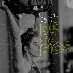 a woman lifting a bag over her head with the words super seus de sa fios